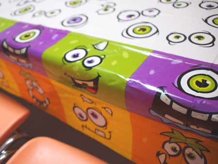 画像: 【IN-657351】MONSTER PARTY TABLECLOTH