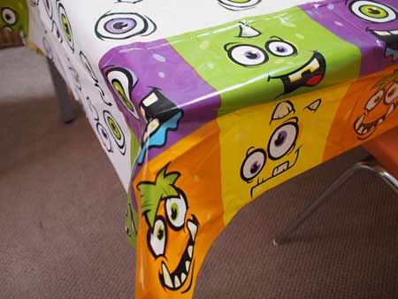 画像: 【IN-657351】MONSTER PARTY TABLECLOTH